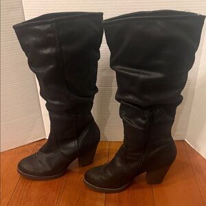 Women’s Makalu California black slouch heeled boots 3” heel faux suede sz 9